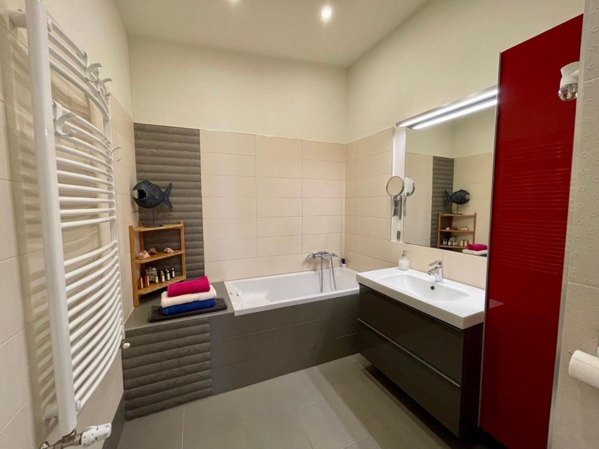 Penthouse W Private Rooftop And Free Parking Budapeste Exterior foto